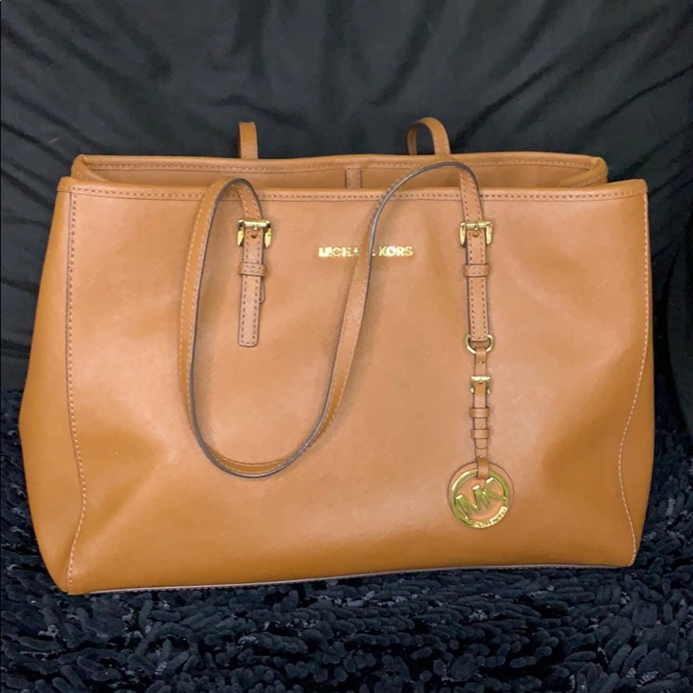 MK PURSE - ACCEPTING OFFERS